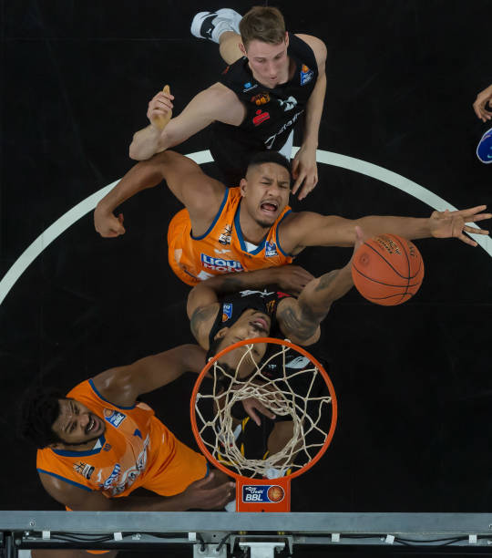 击制造了更 击制造了更