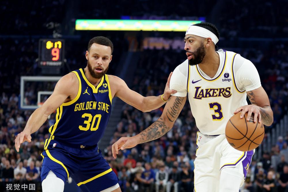 滑雪运动中 滑雪运动中