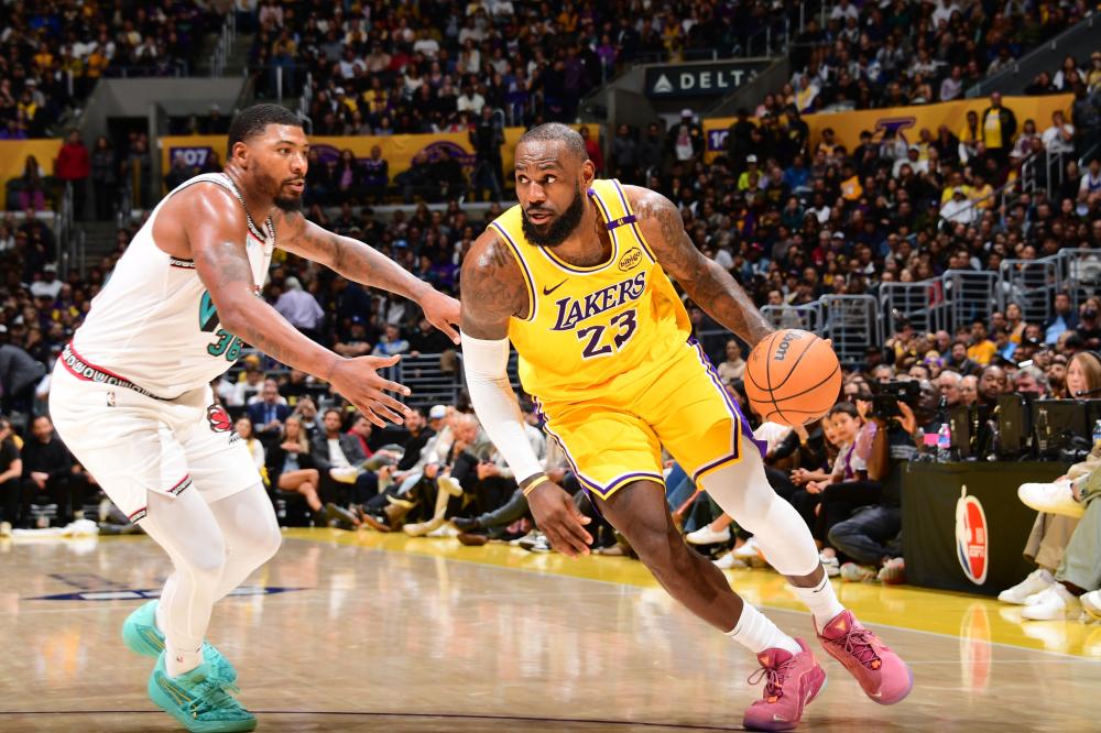 他的两个进 他的两个进