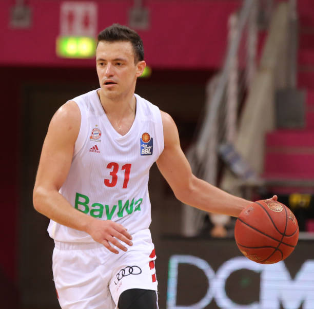 在激烈的比 在激烈的比